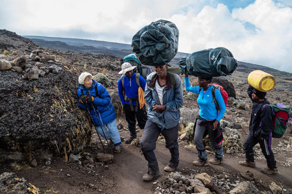 kilimanjaro-porters-tipping-money